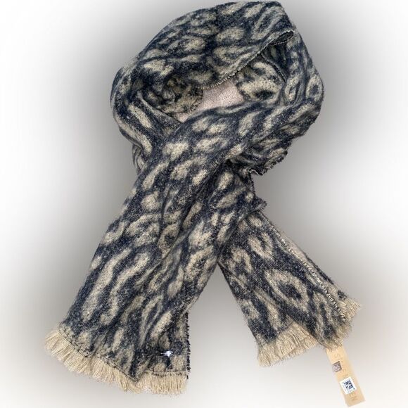NWT Steve Madden Leopard Blanket Scarf - Picture 2 of 5